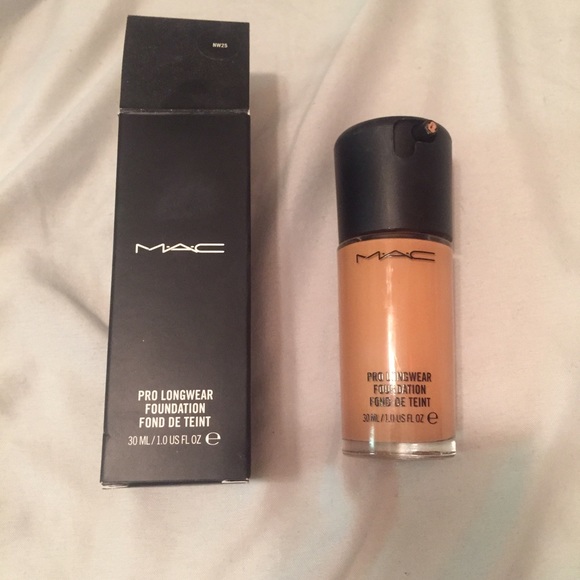 Mac foundation NW25