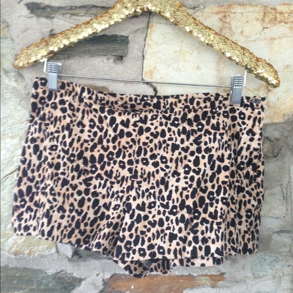 Leopard Shorts W/ Side Button, Forever21, Sz L