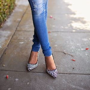 BNIB/LIMITED TIME SALE ⚪🔵 ️animal print pumps