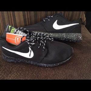 New nike roshe size 6.5 woman's