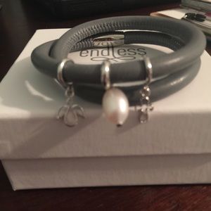 ✨endless bracelet with 3 charms ✨