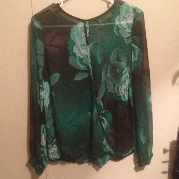 Jennifer Lopez top never worn