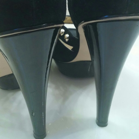 Beautiful Black n Gold stud sandals 8 - Picture 2 of 4