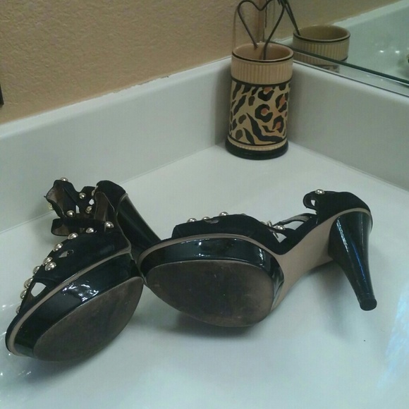 Beautiful Black n Gold stud sandals 8 - Picture 3 of 4