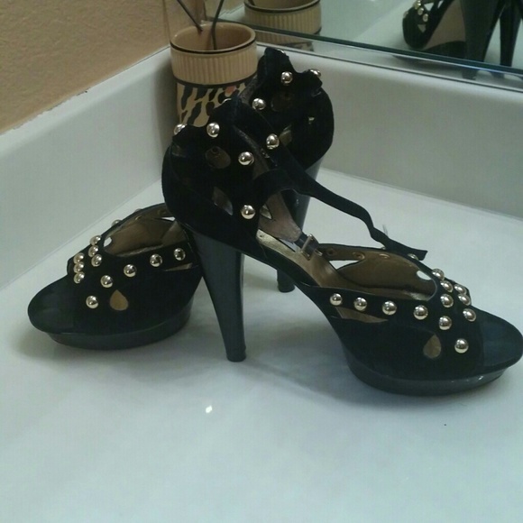 Beautiful Black n Gold stud sandals 8 - Picture 4 of 4