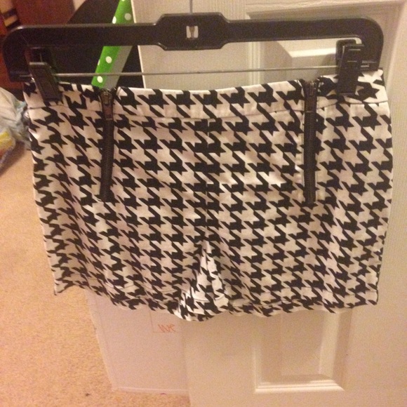 Hounds tooth double zipper shorts