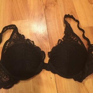 Black lace VS bra