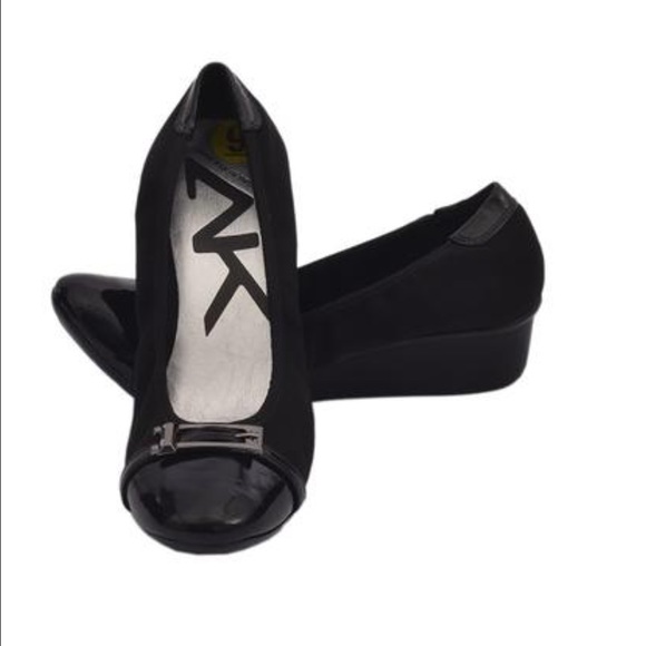 Black ballet flats