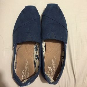 Blue Toms