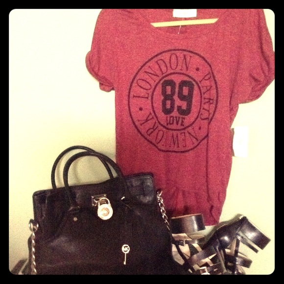 CLEARANE🎉NWTComfy large shirt! London Paris NY❤️