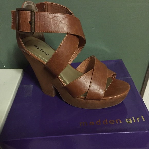 Brand new, never been worn platform sandal