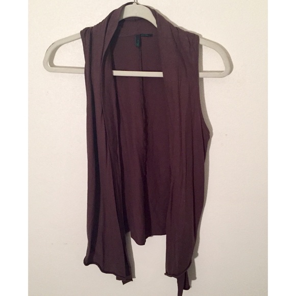 Brown sleeveless blouse. - Picture 1 of 1