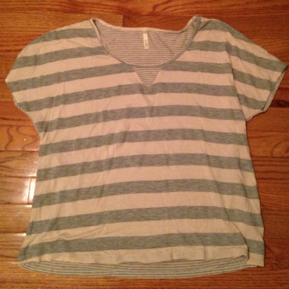 Grey striped shirt - size medium