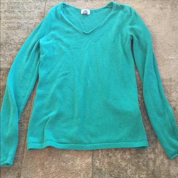 Old navy green v-neck sweater. Size small
