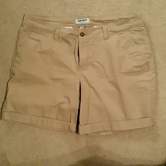 Old Navy Ladies Khaki Shorts