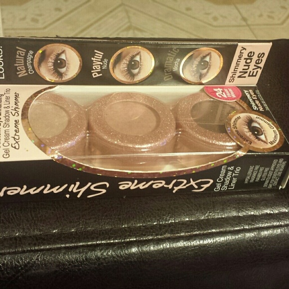 Extreme Shimmer strips eyeshadow