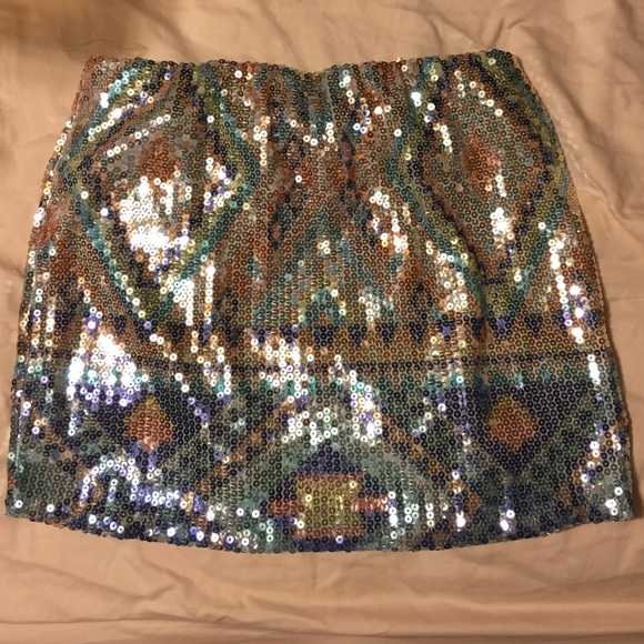 Mezzanine tribal sequin skirt by TOBI