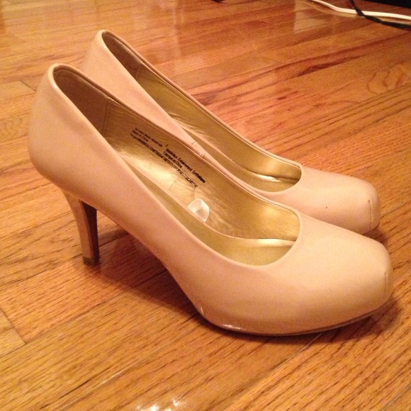 Nude Mossimo heels - size 9