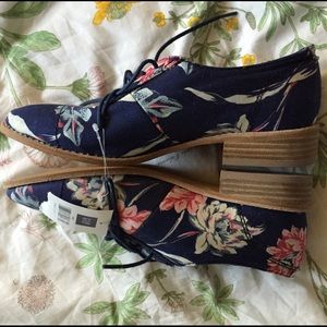 Brand New Gap oxfords