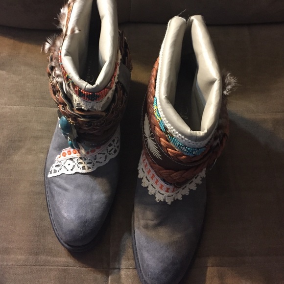 Fun and Funky Boots MAKE ANY OFFER ON THESE. - Picture 2 of 3