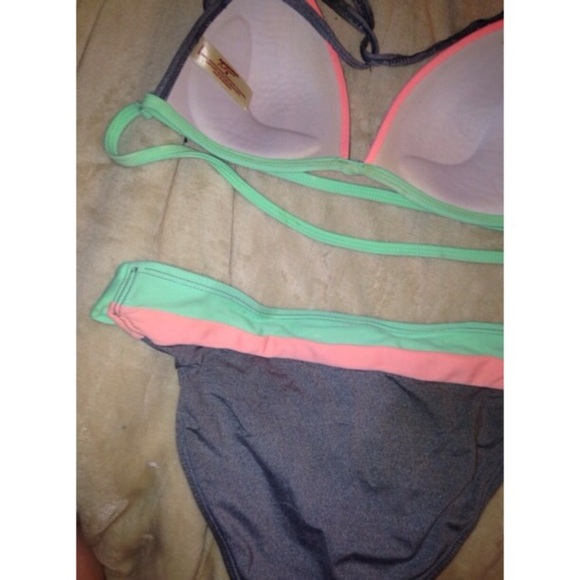 JCP bathing suit - Picture 2 of 3