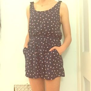 🎉HP🎉 navy patterned romper