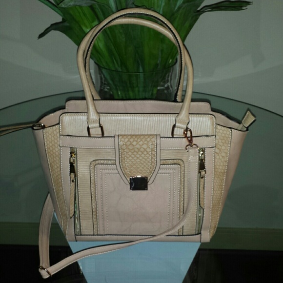 Melie Bianco "Sarah " shoulder bag!