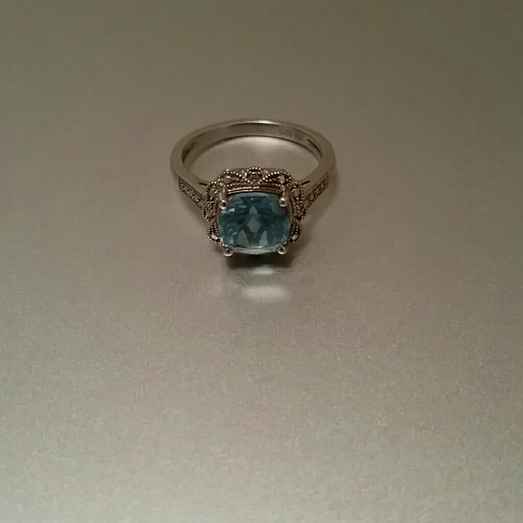 8.0mm cushion-cut blue topaz vintage ring