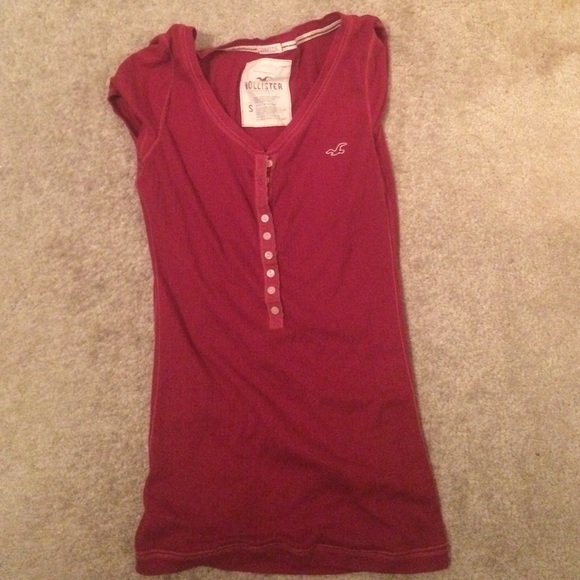 Maroon short sleeved top