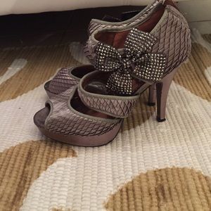 Poetic license Heels