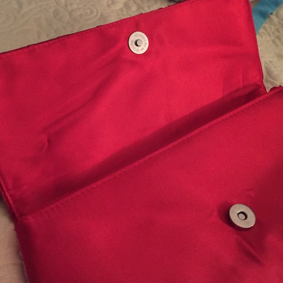 Red satin clutch - Picture 2 of 4