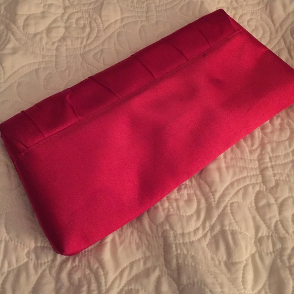 Red satin clutch - Picture 4 of 4