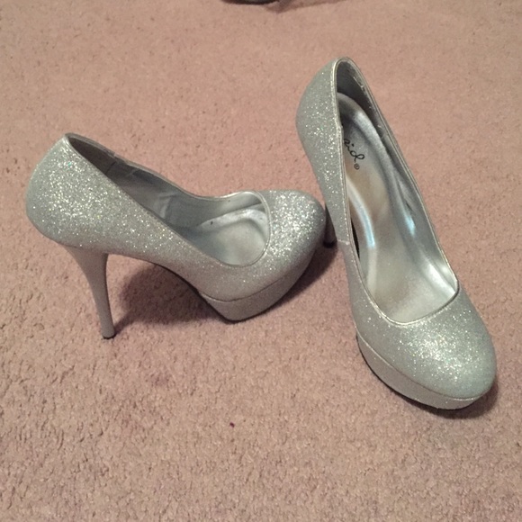 Silver pumps