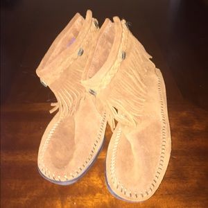 7.5 Minnetonka boots