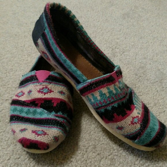 Tribal print Toms