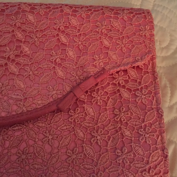 Coral lace banana republic clutch - Picture 4 of 4