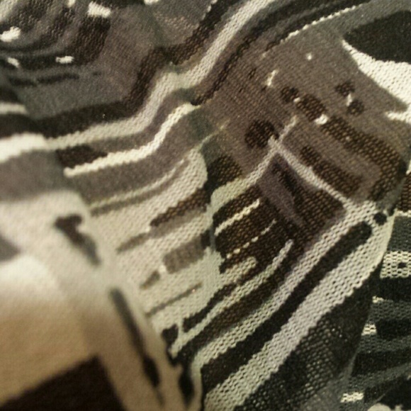 Karen Kane blouse - Picture 2 of 4