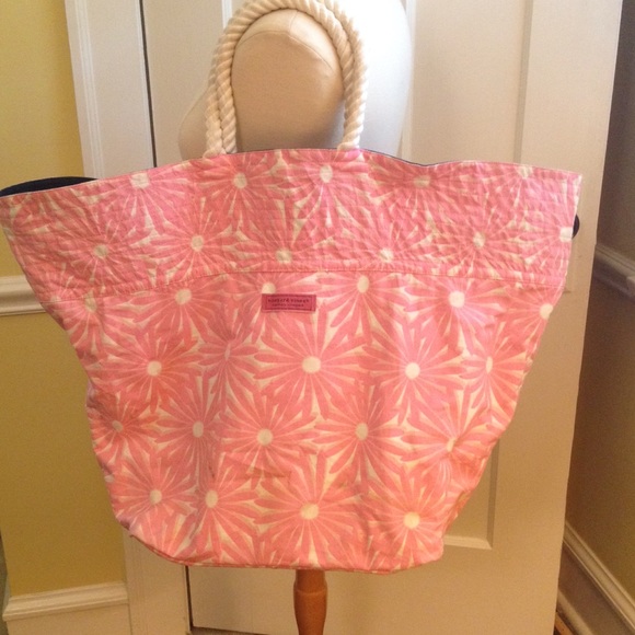 Vineyard Vines pink daisy beach bag