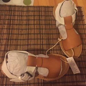 NWT Chunky T Strap Midi Wedge