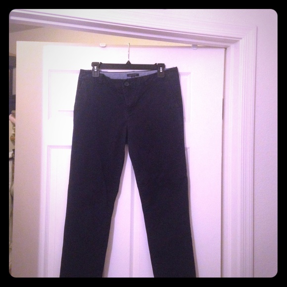 Women master navy pants.