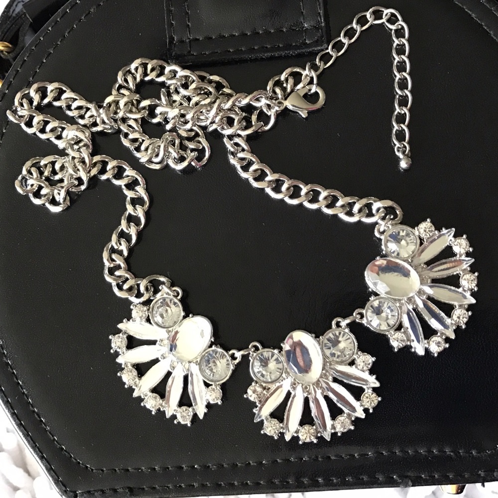 NEW! Silver Statement Necklace 💎