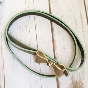NWOT Green skinny suede bow belt with gold trim