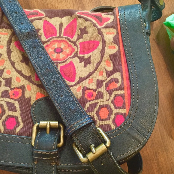 Fossil cross body/messenger.  Fabric & leather.