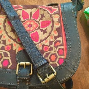 Fossil cross body/messenger.  Fabric & leather.