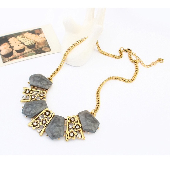 NWT Necklace