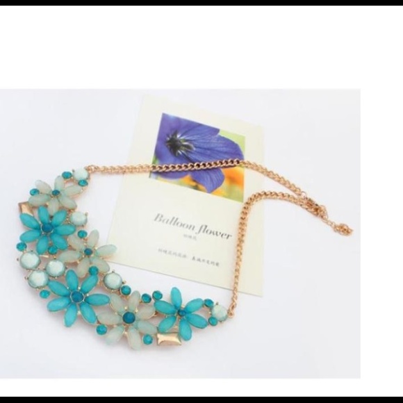 NWT Necklace