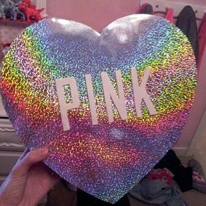vs pink display heart