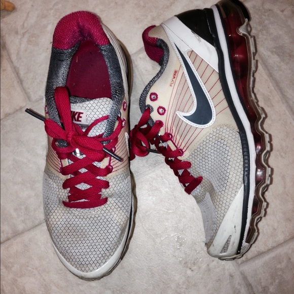 Nike tennis shoes