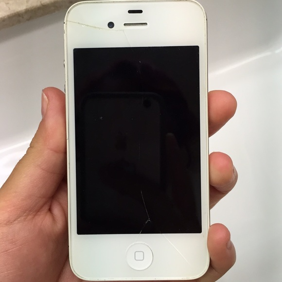 Iphone 4. Virgin Mobile. 8GB.