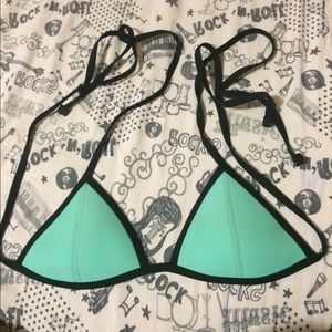 Miami Mint Triangl top